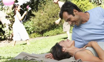 7 bí quyết khiến chồng luôn cười hạnh phúc khi bên cạnh bạn