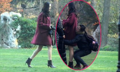 Dương Mịch được trợ lý cúi mình che chân ở phim trường