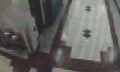 Sốc với clip ma ở hành lang trường học