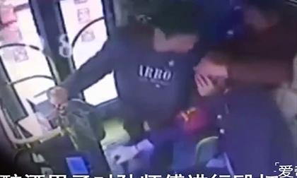 Tai nạn trên phố vì tài xế bị hành hung