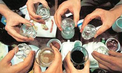 Dùng dao phi lê cắt cổ bạn nhậu tử vong