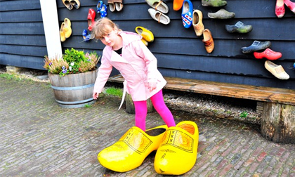 Chuyện về đôi giày gỗ Clog nổi tiếng xứ Hà Lan