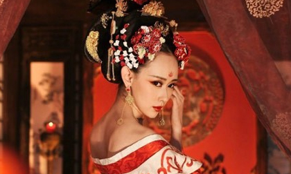 Dân mạng sốt với hình ảnh Võ Tắc Thiên phiên bản nam