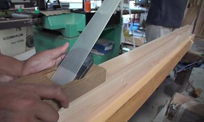 Khó tin với nghệ thuật bào gỗ mỏng hơn tờ giấy ở Nhật Bản