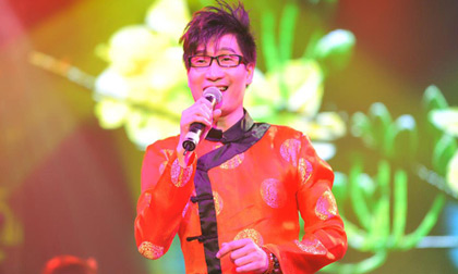 Ca sĩ Lâm Đăng Huy kết hợp NTK Phương Lê giúp người nghèo đón xuân