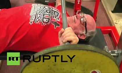 Cụ ông 95 tuổi vẫn đẩy tạ ngót 150 Kg