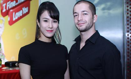 Diệp Lâm Anh tình tứ đi xem phim cùng trai Tây