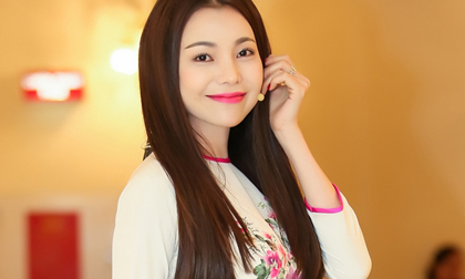 Trà Ngọc Hằng duyên dáng làm MC 'Xẩm và đời'