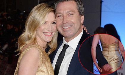 Giám khảo 'Vua đầu bếp Anh' liên tục 'sàm sỡ' bạn gái trên thảm đỏ