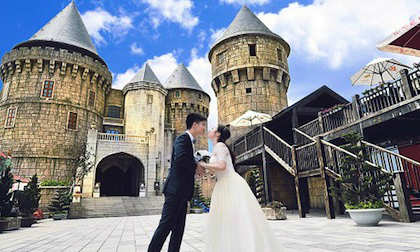 Ngất ngây với bộ ảnh nhuốm màu cổ tích của cặp 'yêu từ cái nhìn đầu tiên' 