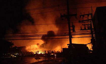 Cháy lớn ở sân gôn, gần trăm xe điện bị thiêu rụi