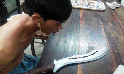 Bênh anh trai, kẻ ác man đoạt mã tấu chém chết người