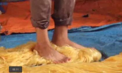 Cận cảnh công nghệ 'giẫm chân' sản xuất miến