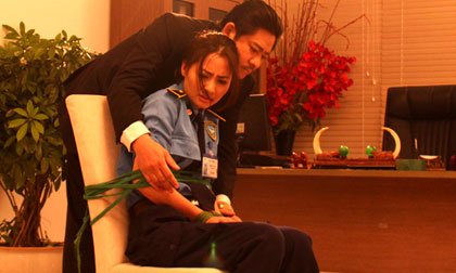 Kiều nữ Ngọc Lan bất ngờ bị 'bắt cóc'