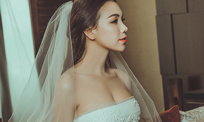 Trà Ngọc Hằng diện váy cưới lộng lẫy làm cô dâu ưu tư