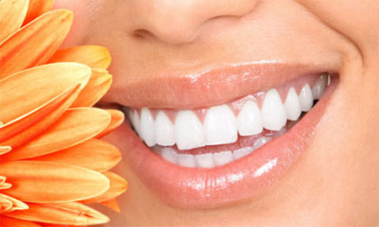 Tẩy trắng răng 'thần tốc' với bột nở