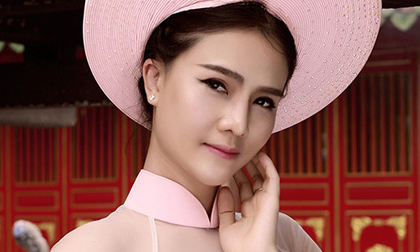 Hot girl Miu Miu Phạm duyên dáng với áo dài đính ngàn cánh hoa