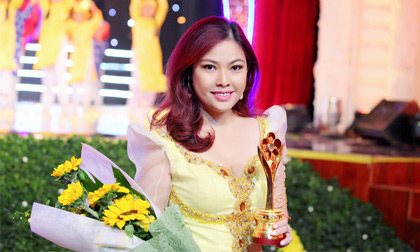 Kim Thanh Thảo rực rỡ nhận giải Mai Vàng lần thứ 20