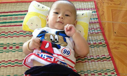 Ngắm loạt ảnh từ 1- 3 tháng của bé sơ sinh văng khỏi bụng mẹ