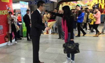 Thiếu nữ bị bạn trai chia tay vì không chịu trang điểm