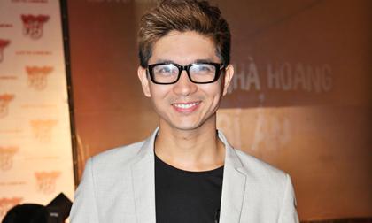 Tim lộ diện tươi rói sau 'bão' hôn nhân