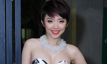 Tóc Tiên diện váy cúp ngực gợi cảm giới thiệu MV mới