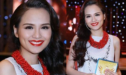 Diễm Hương tái xuất showbiz xinh đẹp sau một tháng sinh con