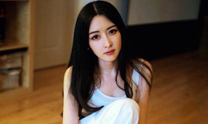 Ngất ngây trước dung nhan nữ họa sĩ ‘đẹp hơn tranh vẽ’