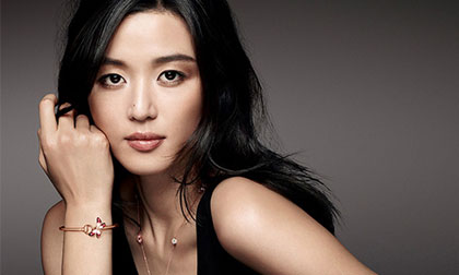 Jun Ji Hyun 'sang chảnh' khi làm mẫu cho Gucci