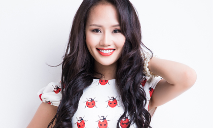 Lâm Thùy Anh tươi trẻ trong thiết kế họa tiết con bọ độc đáo