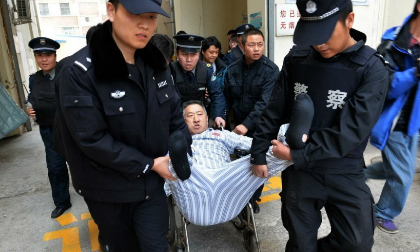 Người đàn ông bị cưỡng chế về nhà vì nằm lì trong bệnh viện 3 năm