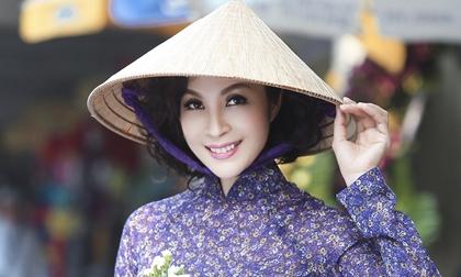 MC Thanh Mai đẹp ngỡ ngàng trong tà áo dài đón Tết