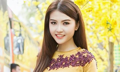 Người mẫu 9X Ngọc Duyên khoe sắc đón Xuân 