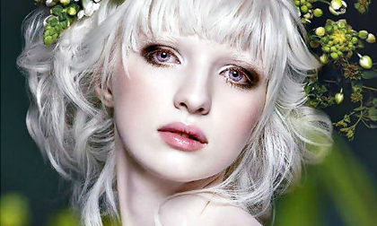 Cô gái bạch tạng trở thành người mẫu nổi tiếng thế giới