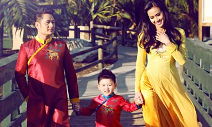 Bằng Kiều 'rực rỡ' đưa người yêu và 3 con đi chơi Tết