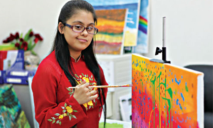 Cô bé mắc bệnh down trở thành thiên tài hội họa