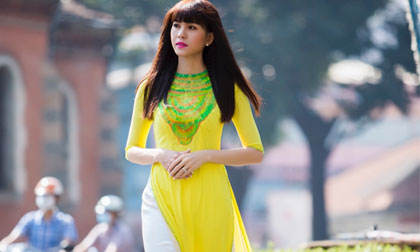 Châu Kha tự tin khoe sắc đẹp rạng rỡ ngày đầu xuân