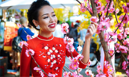 Thảo Trang bất ngờ dịu dàng và nữ tính với áo dài