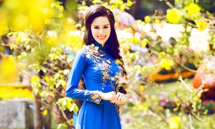 Á hậu Tố Uyên khoe sắc rạng ngời giữa vườn xuân