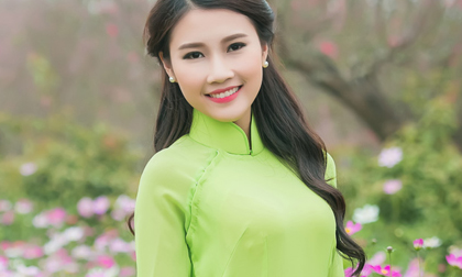 Thanh Tú rạng ngời nhan sắc giữa vườn xuân