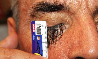 Gặp người đàn ông có hàng lông mi dài nhất thế giới