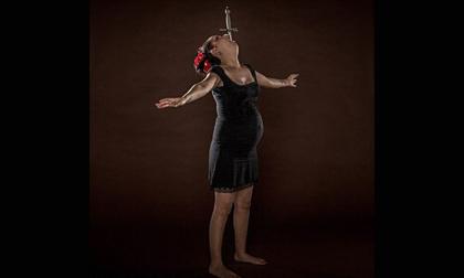 Kinh điển màn nuốt kiếm của bà bầu 9 tháng