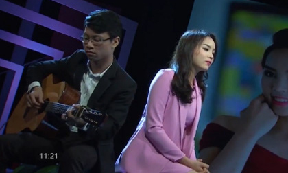 Hoa hậu Kỳ Duyên hát 'Hoang mang' trên sóng VTV