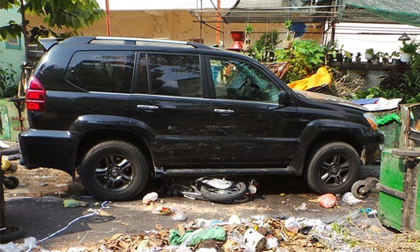 Nâng xe Lexus cứu người bị cuốn vào gầm