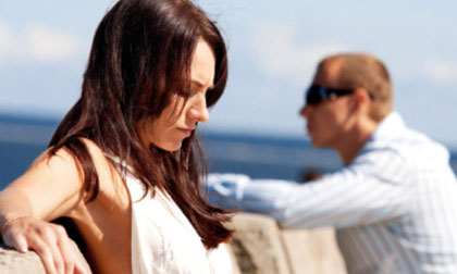 Bạn trai đòi chết, làm sao để chia tay dứt khoát?