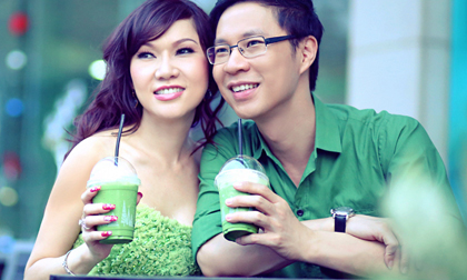 MC Anh Quân - Kavie Trần tình tứ ngọt ngào trên phố đông