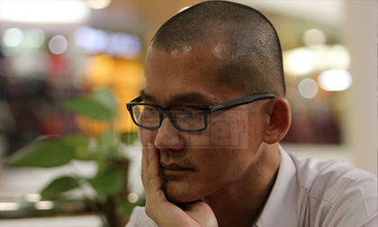 Một năm MH370: Cảnh ngộ những ông bố một mình chăm con