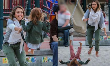 Jessica Alba đẩy đu quá tay khiến con gái ngã lộn nhào