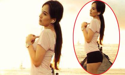 Mai Phương Thúy gây 'sốt' với quần 5cm ngắn cũn