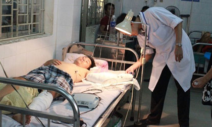 Ướp đá cánh tay bị đứt lìa rồi mang đến bệnh viện